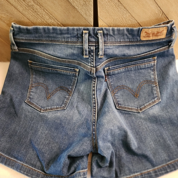 Women's Levi's Blue Denim Shorts. NWOT - Picture 5 of 5